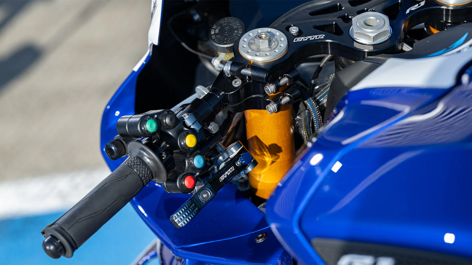 R1-race r1 race