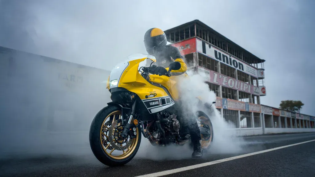 2026 XSR900 GP: GEBOREN UIT GLORIE 2 yamaha xsr 900 gp 2026 2